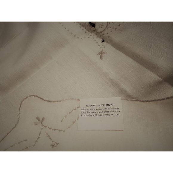 Madeira Embroidered Cut Work Tablecloth 39" x 39" Cream Vintage Linen Unused - Picture 7 of 9
